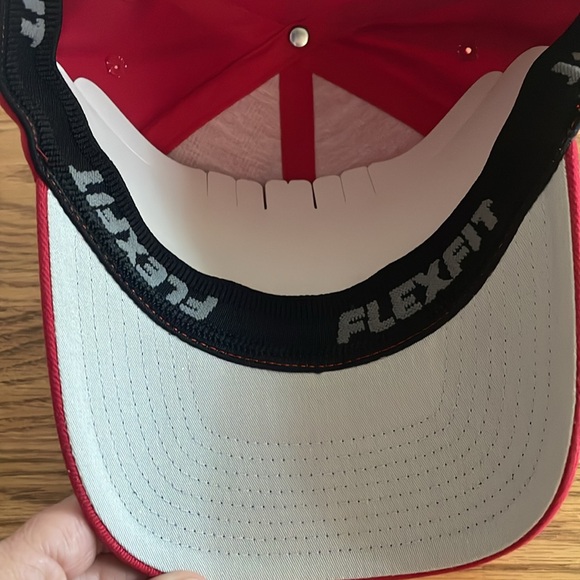 Flex fit adult baseball style hat/cap L-XL-NEW red w/skull embroidered artwork - Picture 6 of 12
